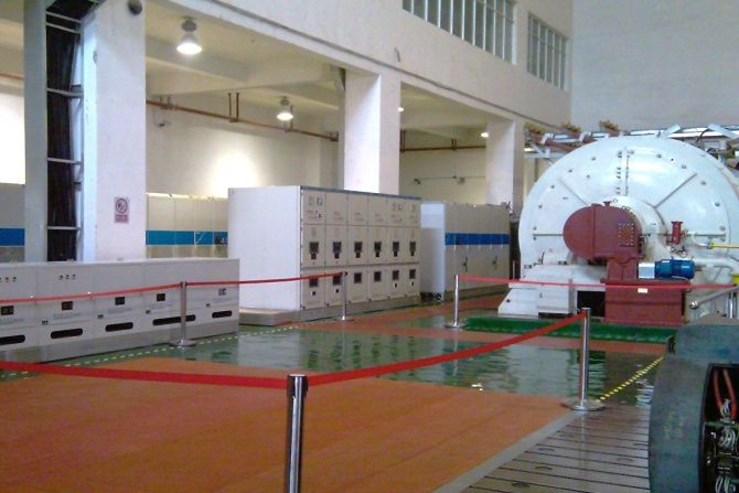 新型15相感應(yīng)電機試驗現(xiàn)場 新型15相感應(yīng)電機試驗現(xiàn)場