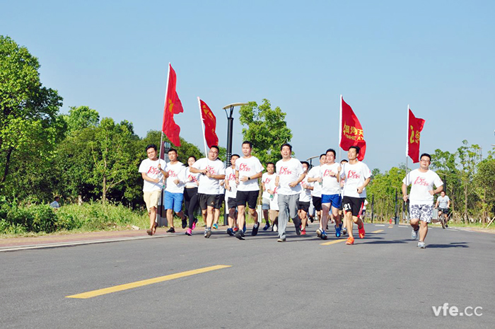 恒力長跑隊決戰(zhàn)松雅湖，再創(chuàng)佳績