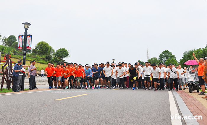 比賽正式開(kāi)始 比賽正式開(kāi)始