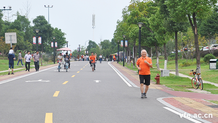 老當(dāng)益壯 老當(dāng)益壯