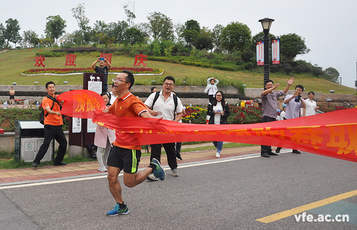 沖破終點(diǎn) 沖破終點(diǎn)