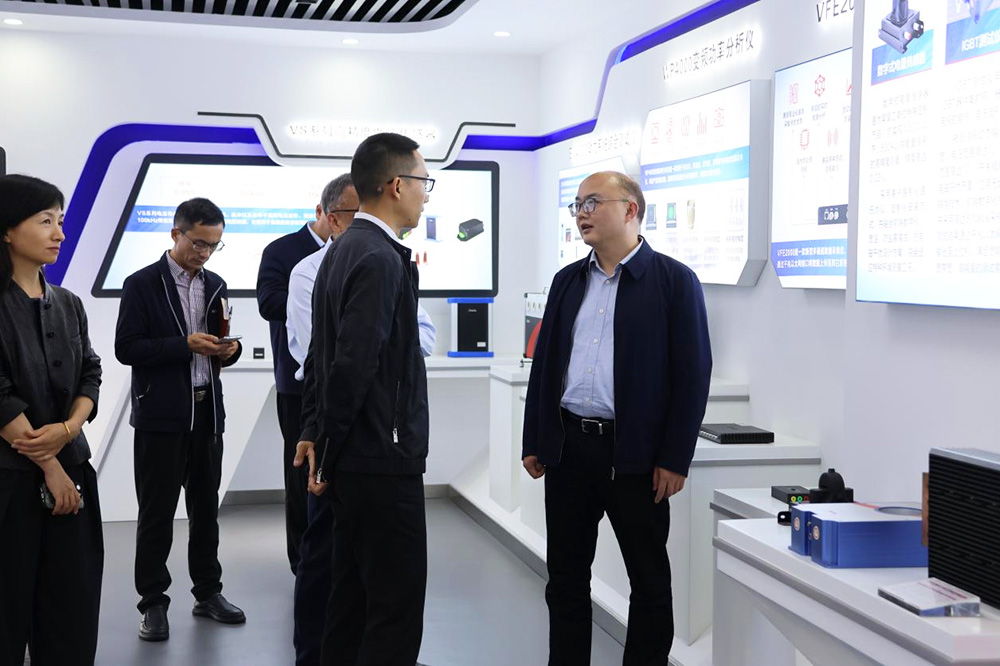 長(zhǎng)沙經(jīng)開(kāi)區(qū)領(lǐng)導(dǎo)蒞臨銀河電氣檢查指導(dǎo) 長(zhǎng)沙經(jīng)開(kāi)區(qū)領(lǐng)導(dǎo)蒞臨銀河電氣檢查指導(dǎo)